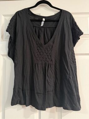 Black Short Sleeve Sleeve Top - Belle Isle by Torrid